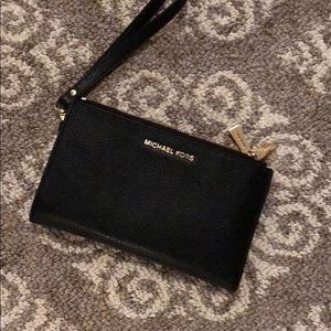 Michael Kors Adele smartphone wristlet!